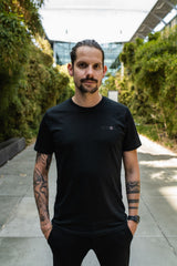 schøn. Shirt Logo Small Leo Black