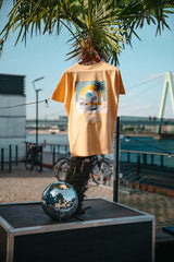 schøn.fashion - Shirt Unisex Nispero - an Palme hängend mit Diskokugel - life is schøn.